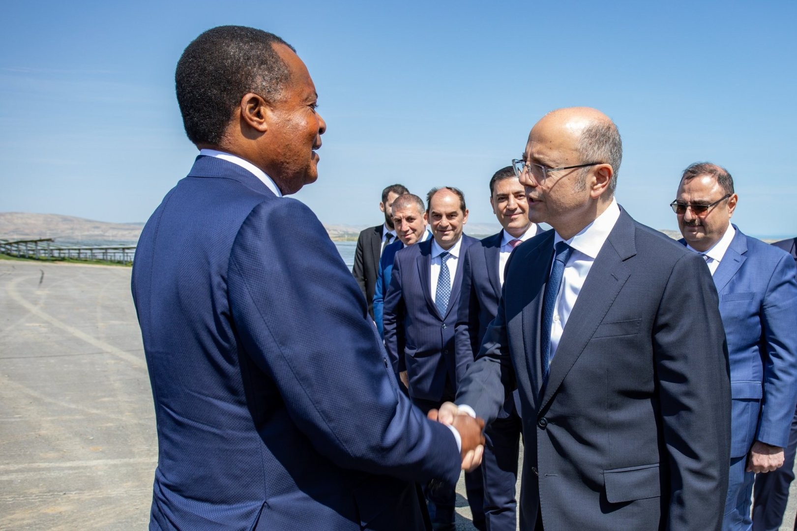 Президент Конго побывал на Гарадагской солнечной электростанции